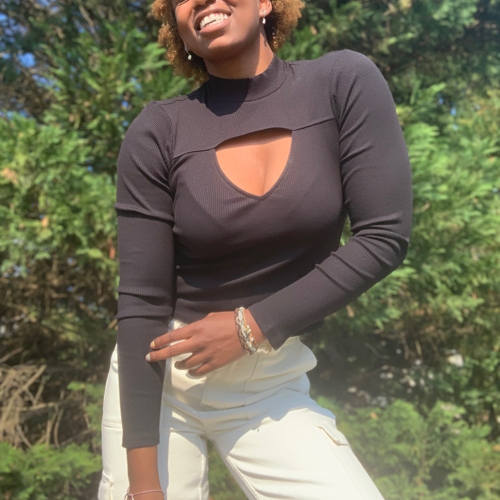 ❌SOLD❌NWOT Express Black Front Cut Out Top Sz M - Picture 3 of 10